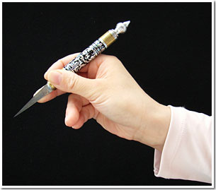 カービングナイフの持ち方